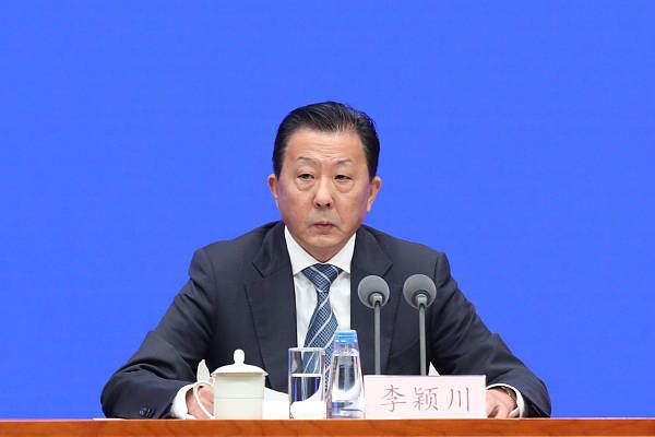 【双方首发以及换人信息】国米首发：1-索默、15-阿切尔比、36-达米安、30-奥古斯托、7-夸德拉多、16-弗拉泰西、20-恰尔汗奥卢（82'' 21-阿斯拉尼）、22-姆希塔良（65'' 23-巴雷拉）、32-迪马尔科（77'' 95-巴斯托尼）、9-图拉姆（65'' 8-阿瑙托维奇）、70-桑切斯（65'' 10-劳塔罗）国米替补：12-迪詹纳罗、77-奥德罗、14-克拉森、31-比塞克、44-斯塔比莱皇社首发：1-雷米罗、5-苏维尔迪亚（77'' 6-埃鲁斯通多）、24-勒诺曼德、3-穆尼奥斯（86'' 17-蒂尔尼）、18-哈马里-特拉奥雷、8-梅里诺、4-祖比门迪、12-扎哈里扬（77'' 28-马古恩萨莱亚）、14-久保建英（86'' 9-卡洛斯-费尔南德斯）、19-萨迪克（61'' 22-图里安特斯）、10-奥亚萨瓦尔皇社替补：32-乌奈-马雷罗、2-奥德里奥索拉、16-奥拉萨加斯蒂、20-帕切科、21-安德烈-席尔瓦、26-乌科-冈萨雷斯、39-达迪